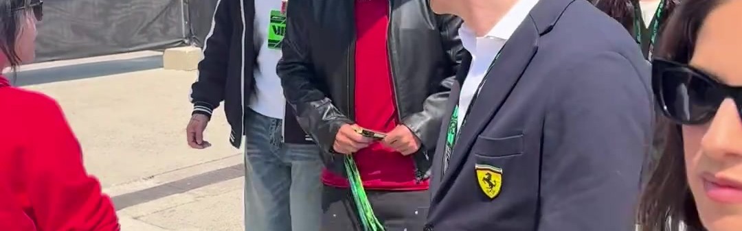 “AE86上山了！”周杰伦现身F1中国站大奖赛正赛现场