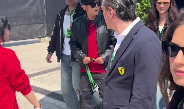 “AE86上山了！”周杰伦现身F1中国站大奖赛正赛现场