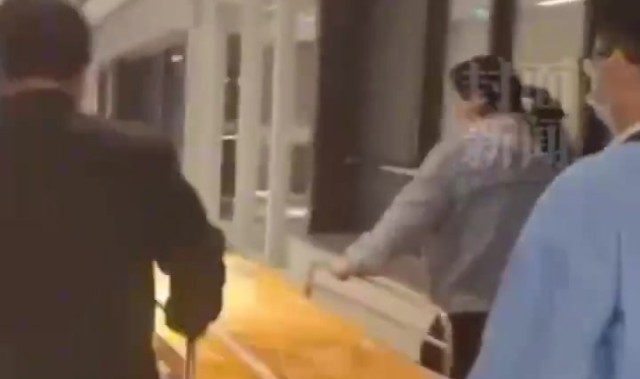心碎💔18岁郭嘉璇不幸离世，父亲送别痛哭大喊“儿子”